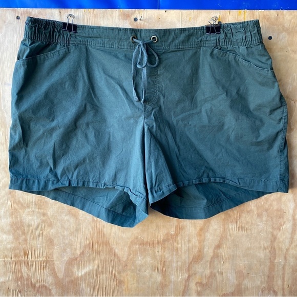 Lane Bryant Army Green Khaki Short Shorts - Picture 2 of 8